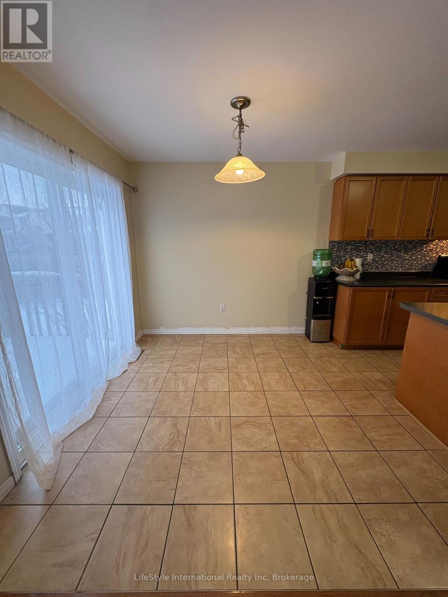 89 Garth Massey Drive, Cambridge, Ontario  N1T 2G7 - Photo 8 - X12821060