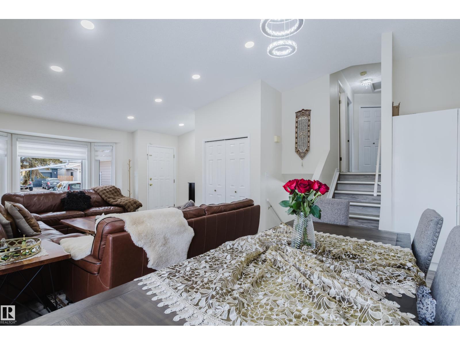 236 Lago Lindo Cr Nw, Edmonton, Alberta  T5Z 1Y5 - Photo 5 - E4474806