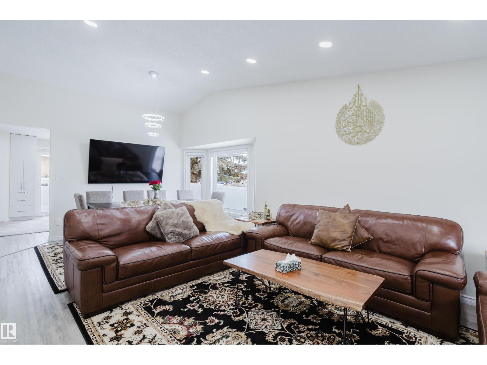 236 Lago Lindo Cr Nw, Edmonton, Alberta  T5Z 1Y5 - Photo 3 - E4474806