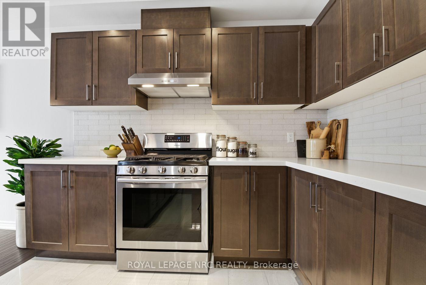 113 Sonoma Lane, Hamilton, Ontario  L8E 0J8 - Photo 9 - X12821068