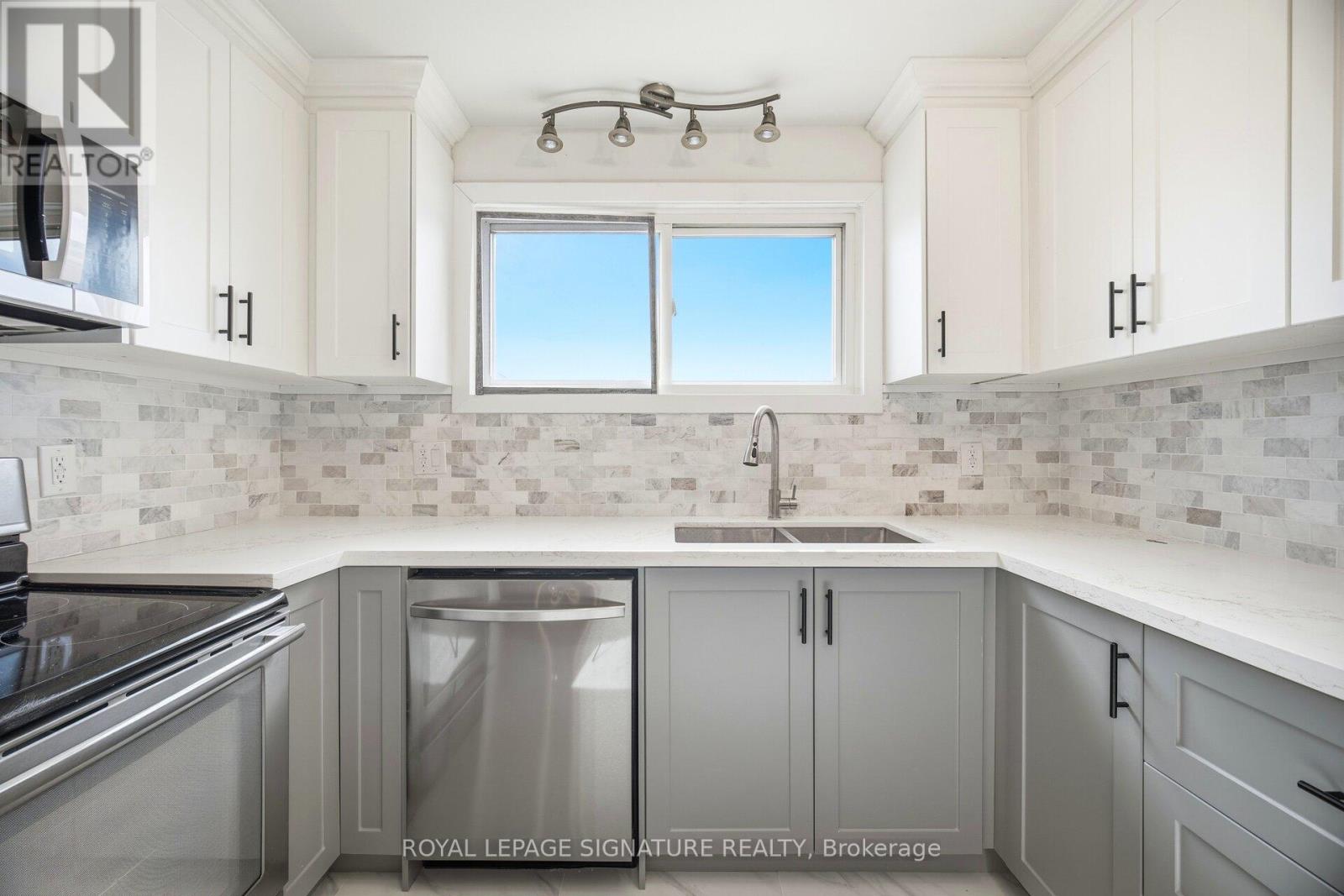 8 Claudette Gate, Hamilton, Ontario  L9B 1T5 - Photo 10 - X12820088