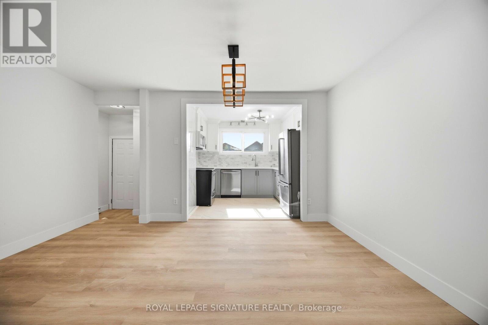 8 Claudette Gate, Hamilton, Ontario  L9B 1T5 - Photo 6 - X12820088