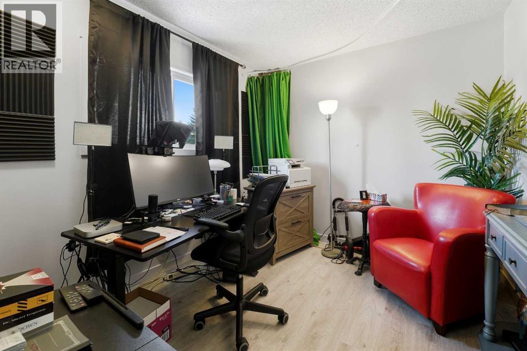 101 Erickson Drive, Red Deer, Alberta  T4R 1X9 - Photo 18 - A2285144