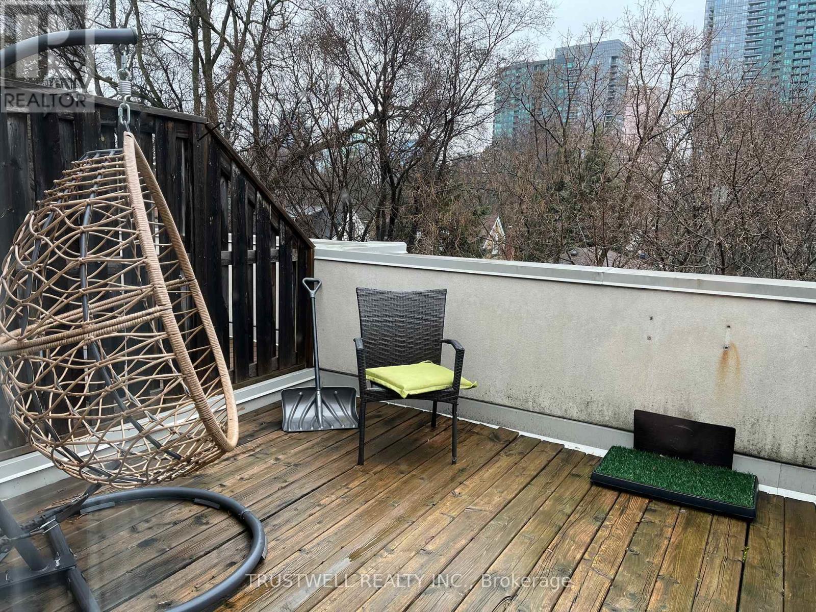 7 English Garden Way, Toronto, Ontario  M2M 4M4 - Photo 10 - C12821046