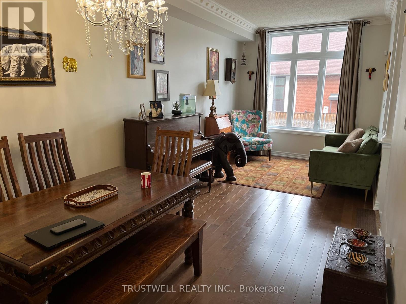 7 English Garden Way, Toronto, Ontario  M2M 4M4 - Photo 2 - C12821046