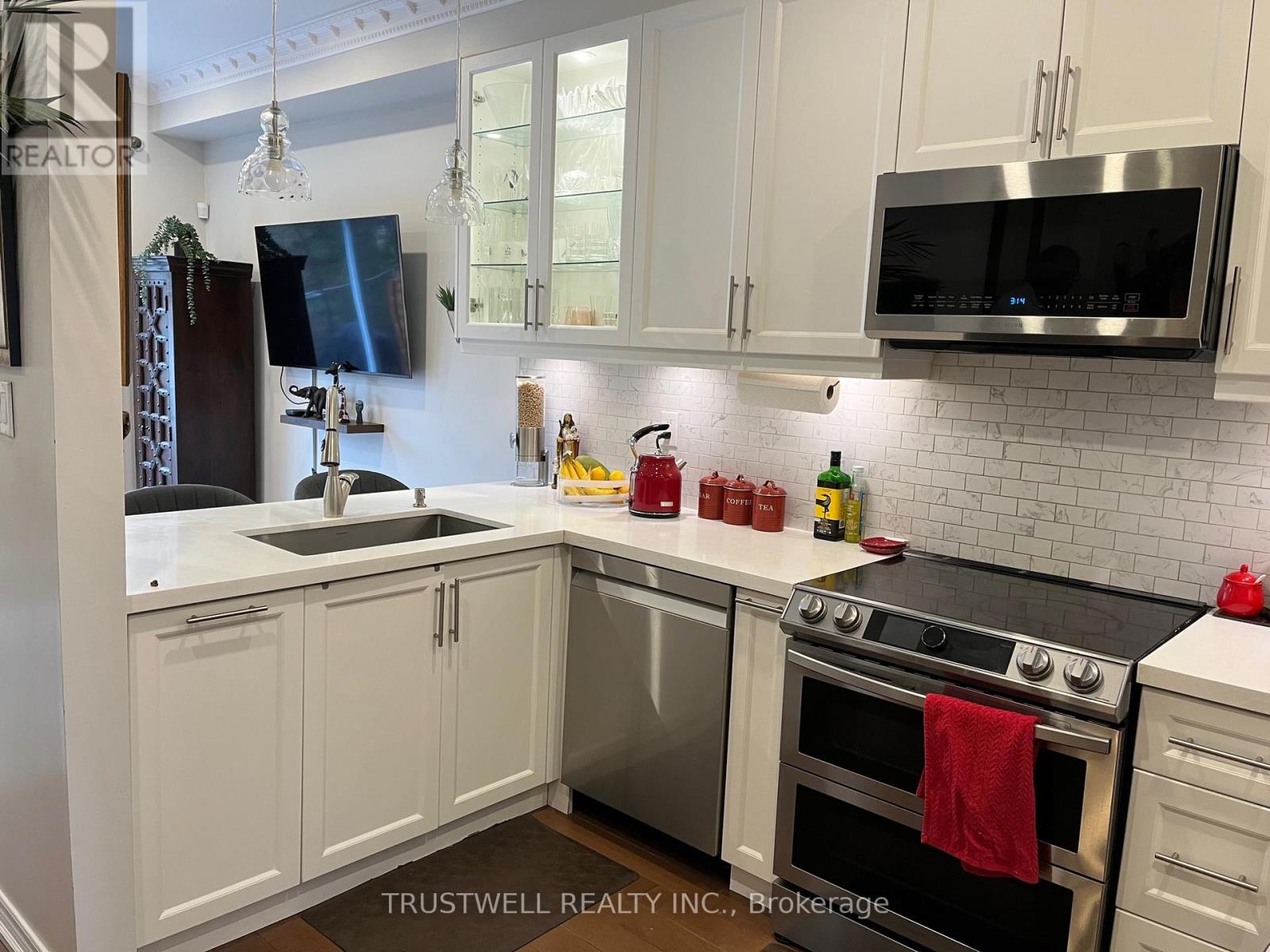 7 English Garden Way, Toronto, Ontario  M2M 4M4 - Photo 4 - C12821046