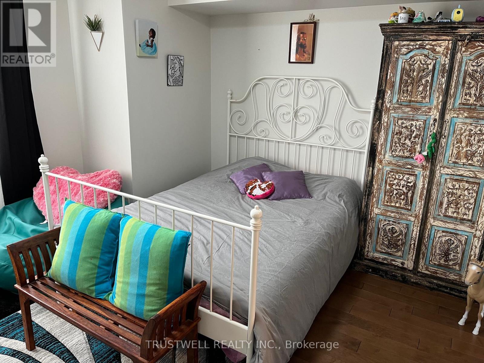 7 English Garden Way, Toronto, Ontario  M2M 4M4 - Photo 6 - C12821046