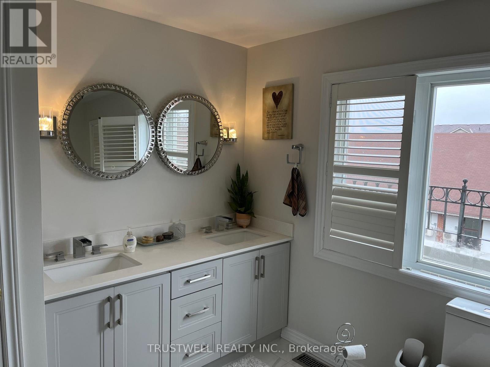 7 English Garden Way, Toronto, Ontario  M2M 4M4 - Photo 9 - C12821046