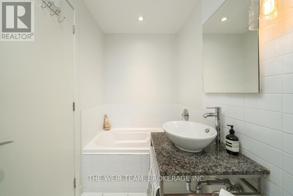 718 - 75 Portland Street, Toronto, Ontario  M5V 2M9 - Photo 14 - C12821100