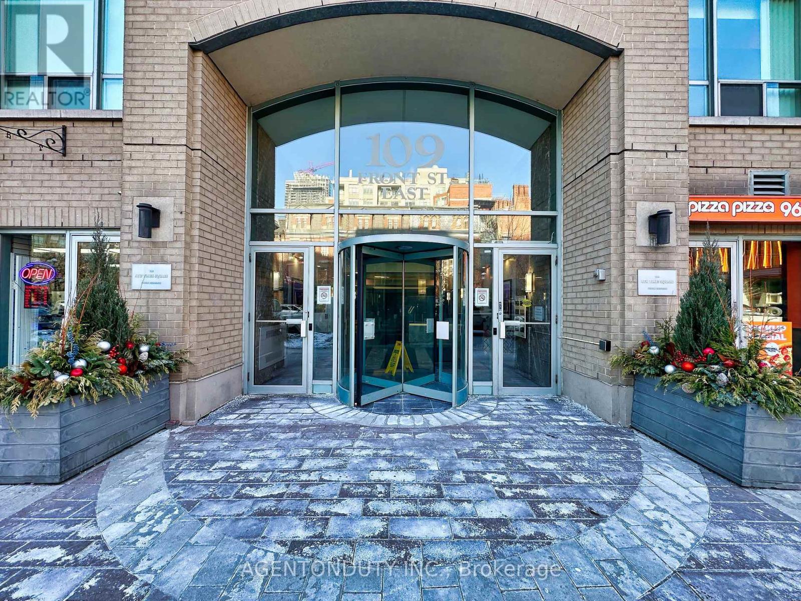 712 - 109 Front Street E, Toronto, Ontario  M5A 4P7 - Photo 2 - C12821106