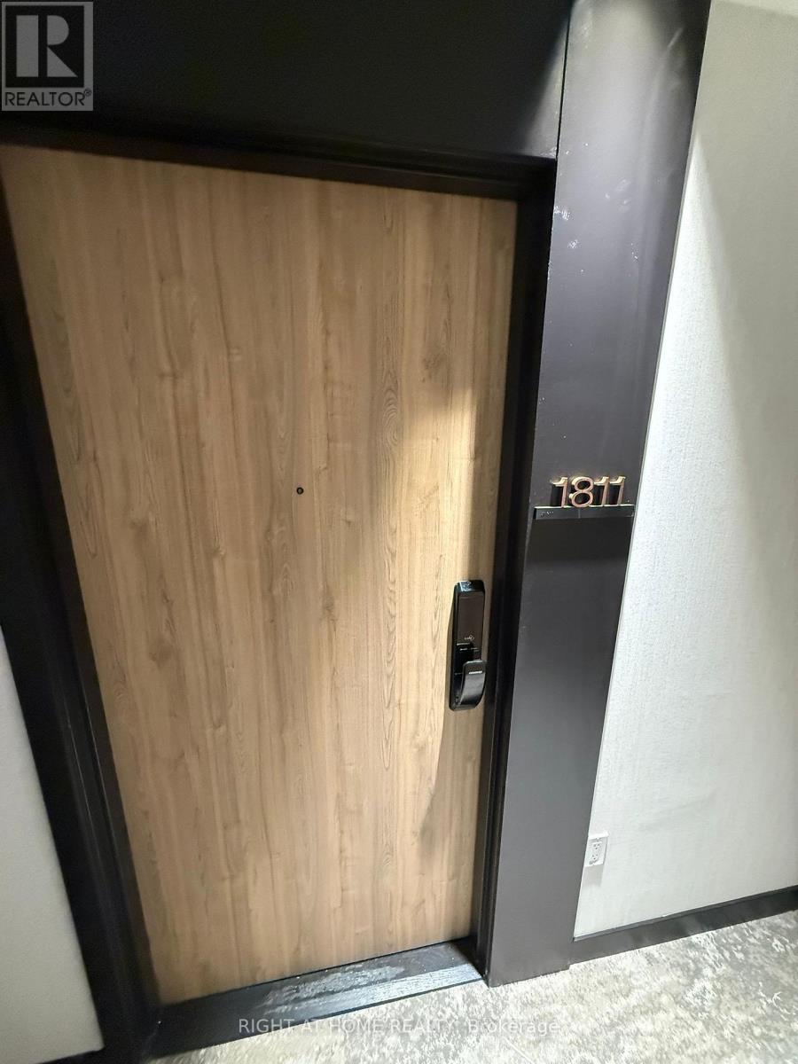 1811 - 1 Fairview Road E, Mississauga, Ontario  L5A 4C6 - Photo 1 - W12821026