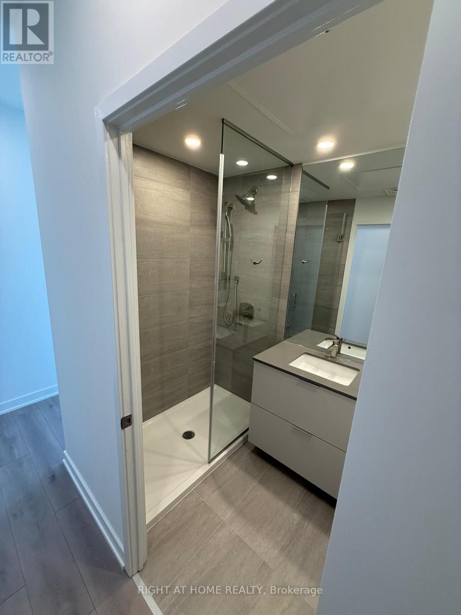 1811 - 1 Fairview Road E, Mississauga, Ontario  L5A 4C6 - Photo 13 - W12821026