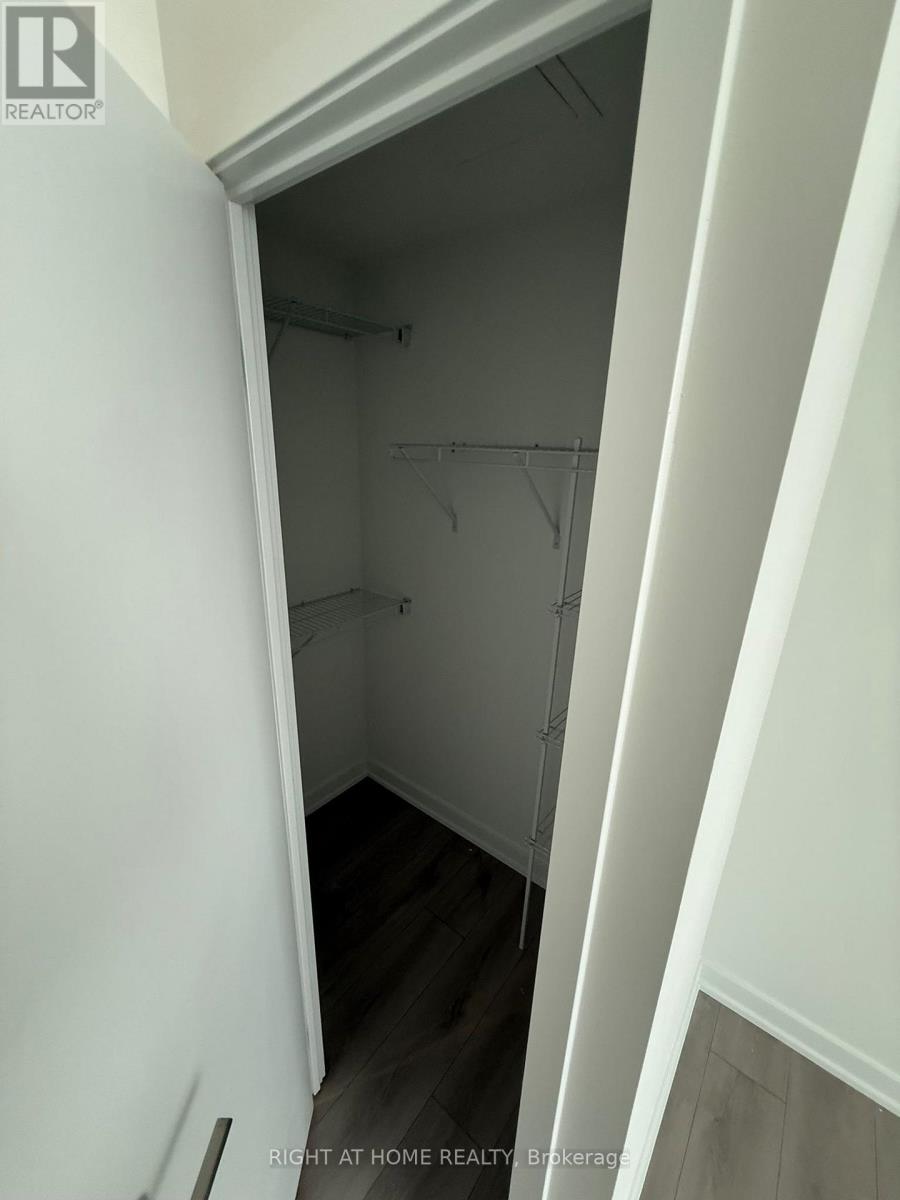 1811 - 1 Fairview Road E, Mississauga, Ontario  L5A 4C6 - Photo 14 - W12821026