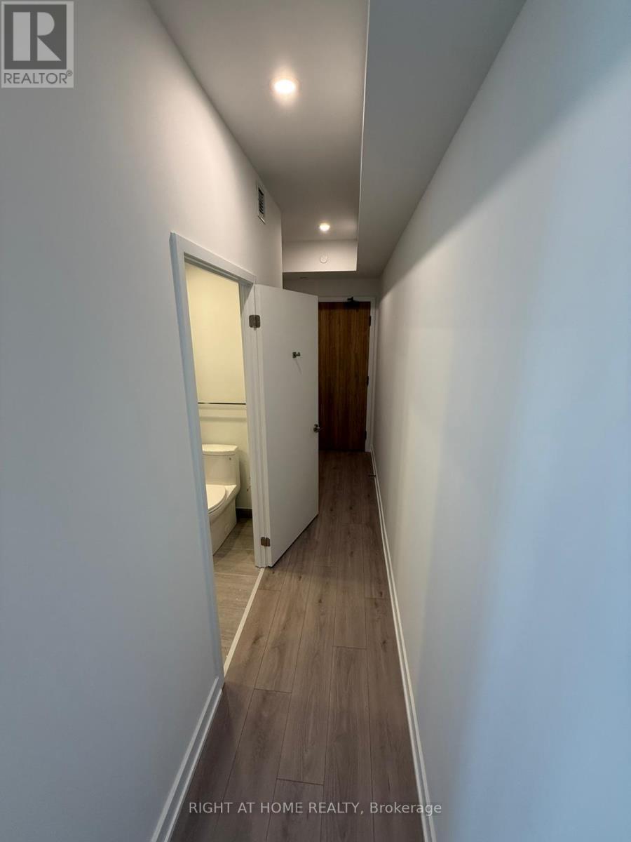 1811 - 1 Fairview Road E, Mississauga, Ontario  L5A 4C6 - Photo 15 - W12821026