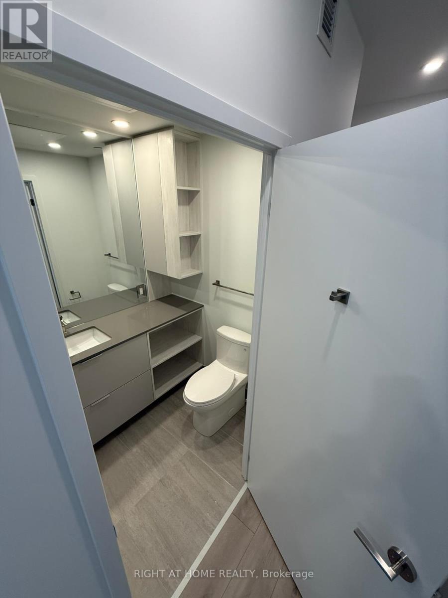 1811 - 1 Fairview Road E, Mississauga, Ontario  L5A 4C6 - Photo 18 - W12821026