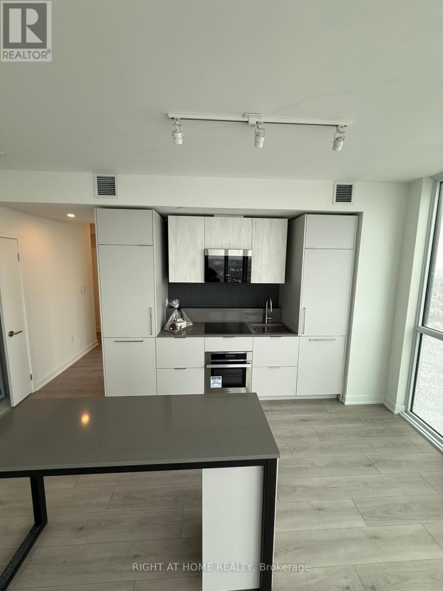 1811 - 1 Fairview Road E, Mississauga, Ontario  L5A 4C6 - Photo 4 - W12821026