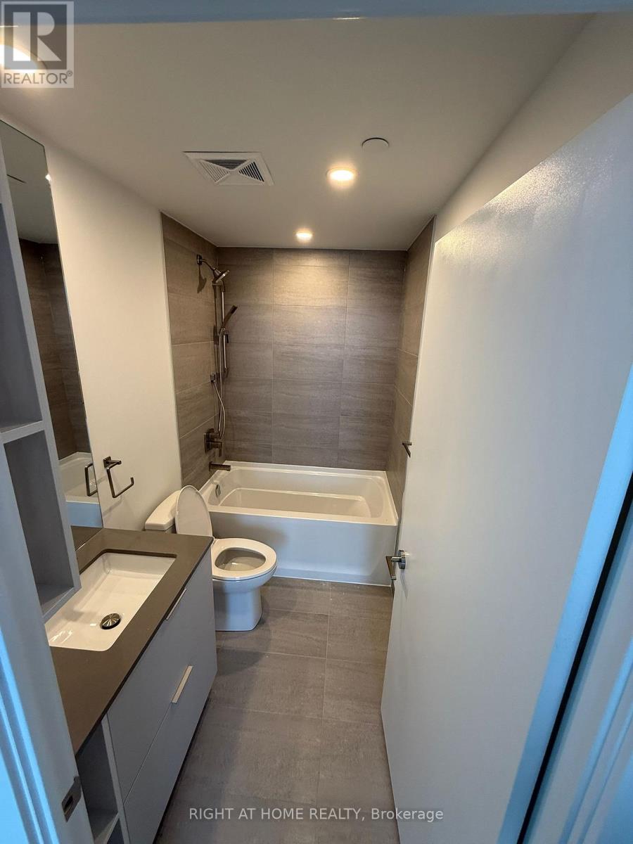 1811 - 1 Fairview Road E, Mississauga, Ontario  L5A 4C6 - Photo 8 - W12821026