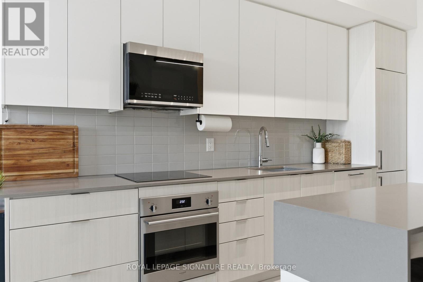 214 - 2489 Taunton Road, Oakville, Ontario  L6H 3R9 - Photo 4 - W12821036