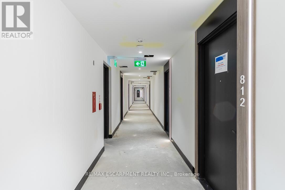 812 - 220 Missinnihe Way, Mississauga, Ontario  L5H 0A9 - Photo 5 - W12821072