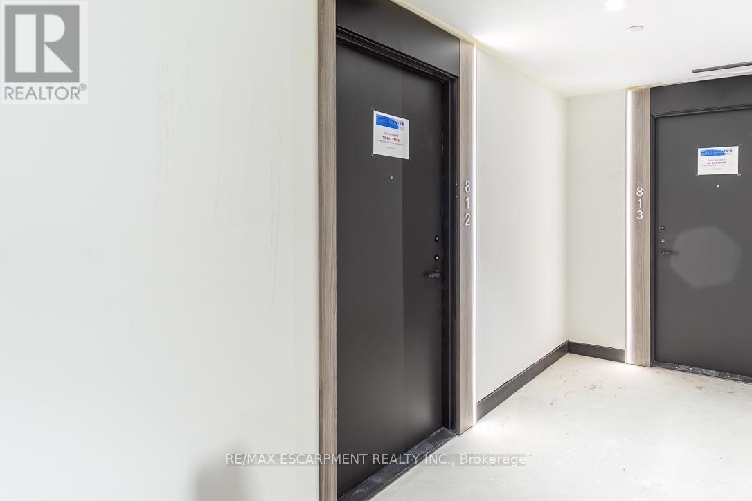 812 - 220 Missinnihe Way, Mississauga, Ontario  L5H 0A9 - Photo 6 - W12821072