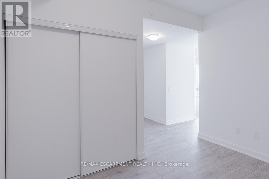 812 - 220 Missinnihe Way, Mississauga, Ontario  L5H 0A9 - Photo 7 - W12821072