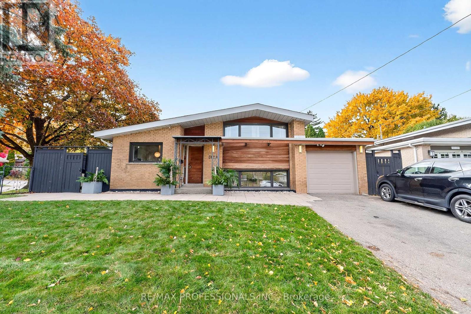 3128 Constitution Boulevard, Mississauga, Ontario  L4Y 2Z3 - Photo 2 - W12821102