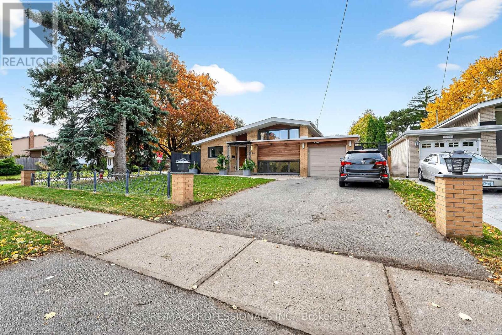 3128 Constitution Boulevard, Mississauga, Ontario  L4Y 2Z3 - Photo 3 - W12821102