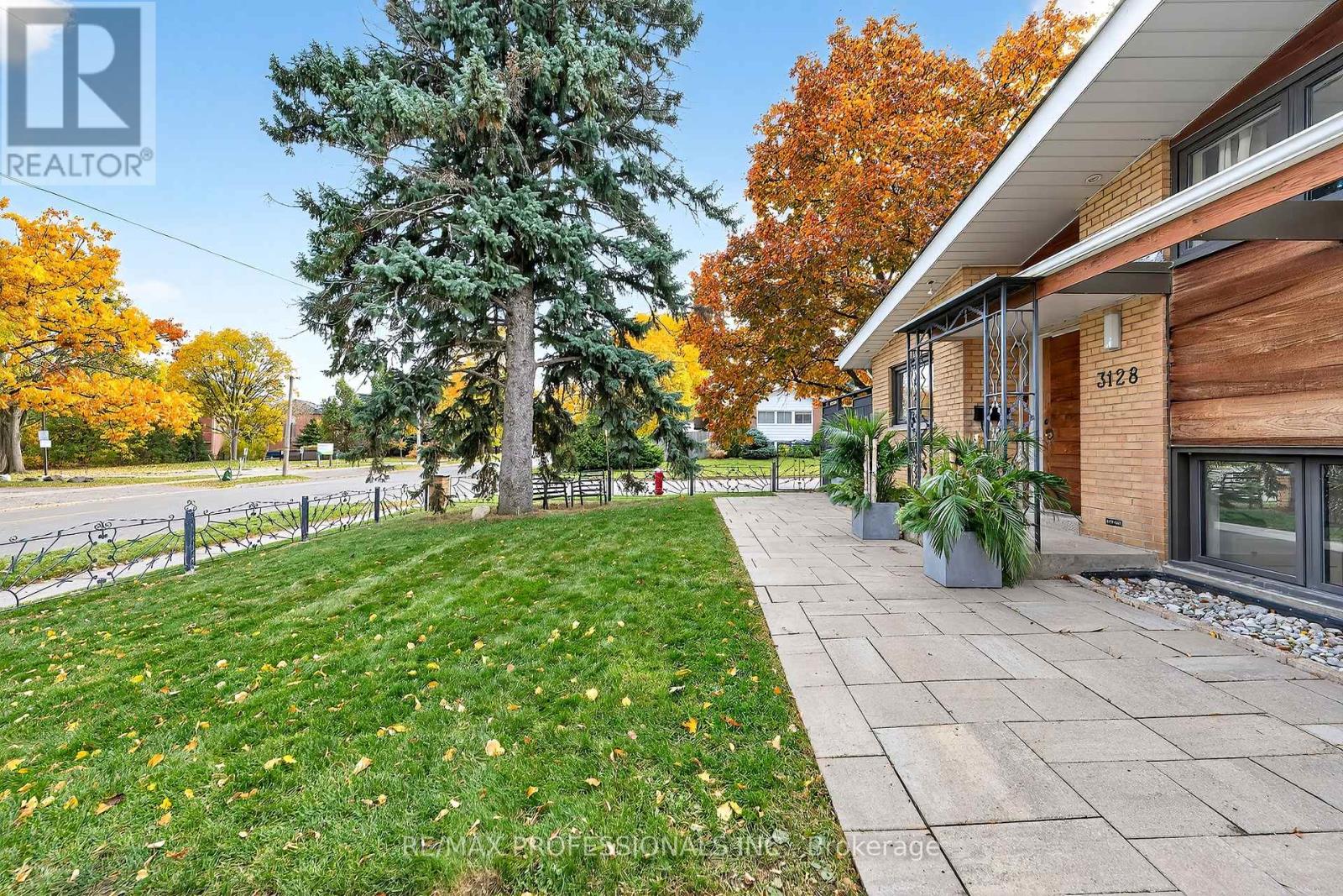 3128 Constitution Boulevard, Mississauga, Ontario  L4Y 2Z3 - Photo 4 - W12821102