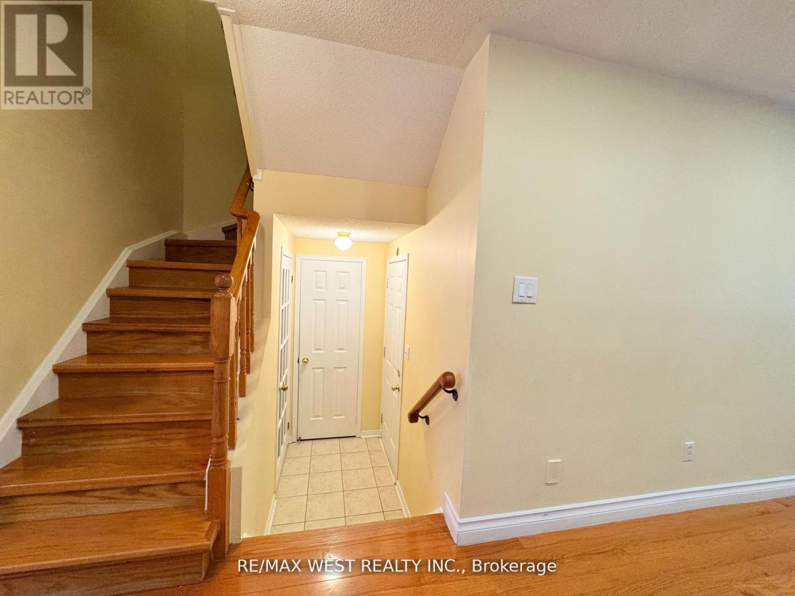 98 Four Seasons Circle, Brampton, Ontario  L7A 2A8 - Photo 18 - W12821108