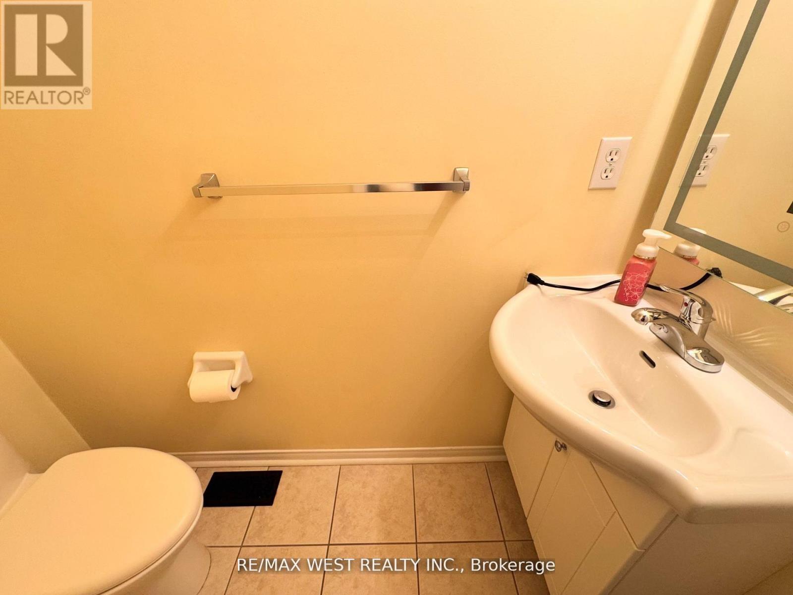 98 Four Seasons Circle, Brampton, Ontario  L7A 2A8 - Photo 19 - W12821108