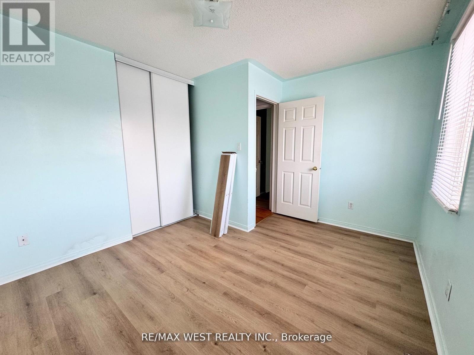 98 Four Seasons Circle, Brampton, Ontario  L7A 2A8 - Photo 27 - W12821108