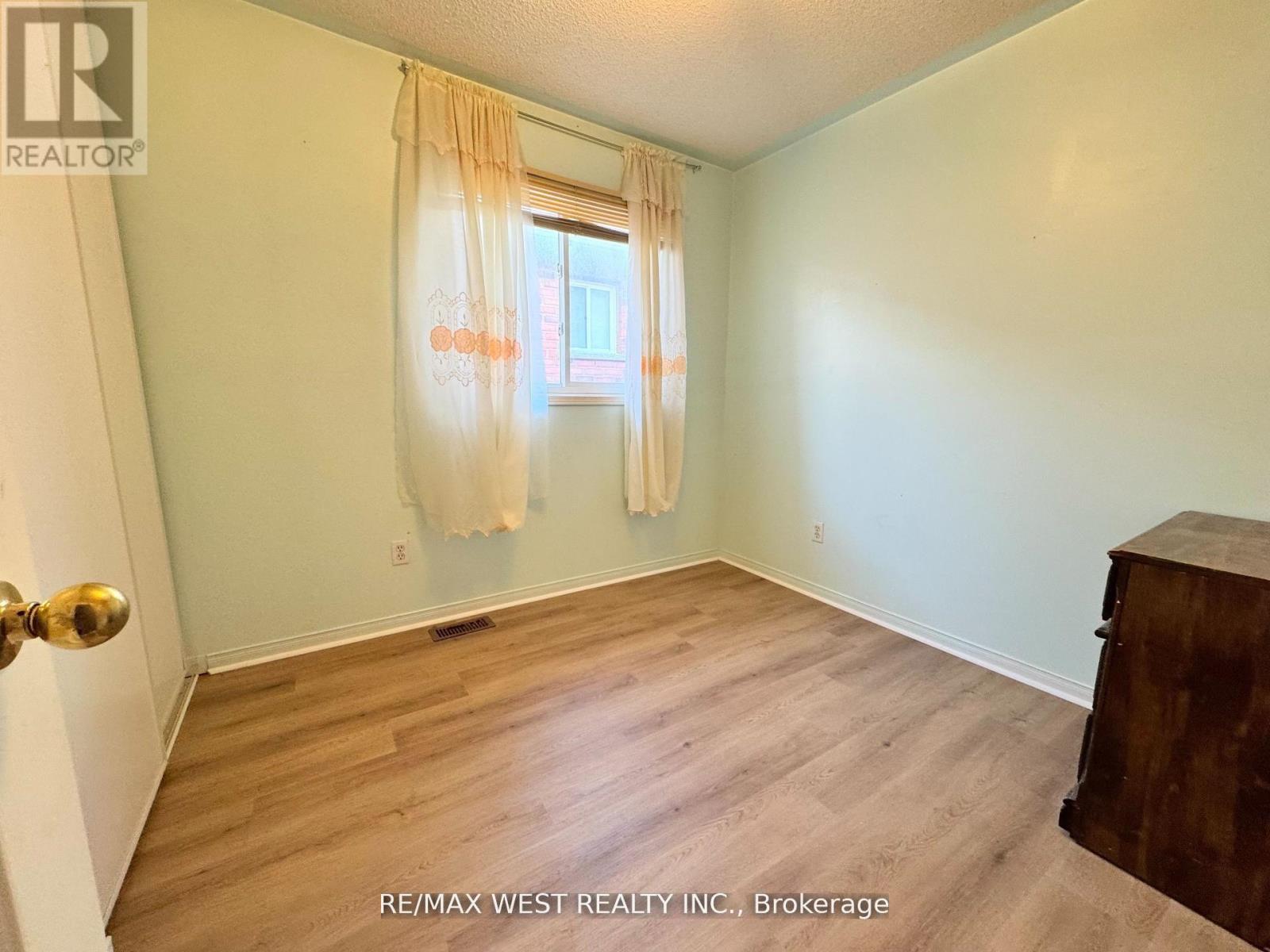 98 Four Seasons Circle, Brampton, Ontario  L7A 2A8 - Photo 28 - W12821108