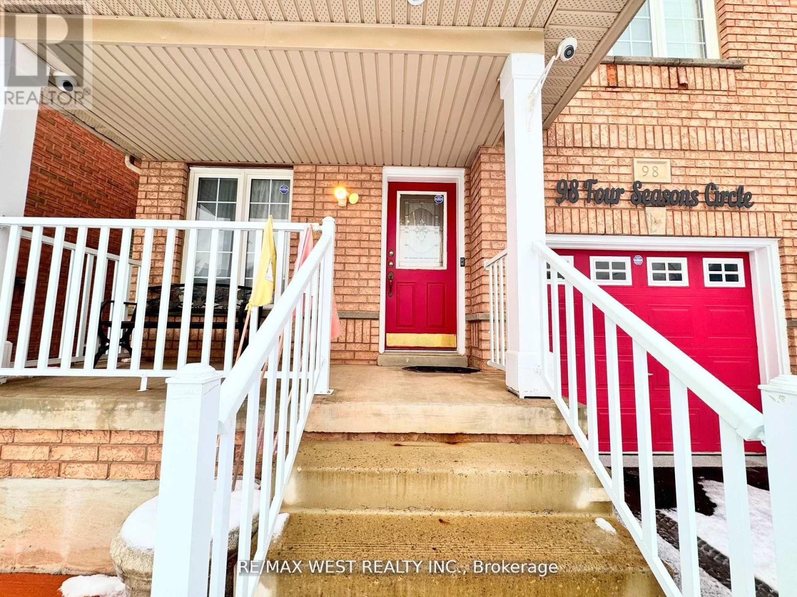 98 Four Seasons Circle, Brampton, Ontario  L7A 2A8 - Photo 3 - W12821108