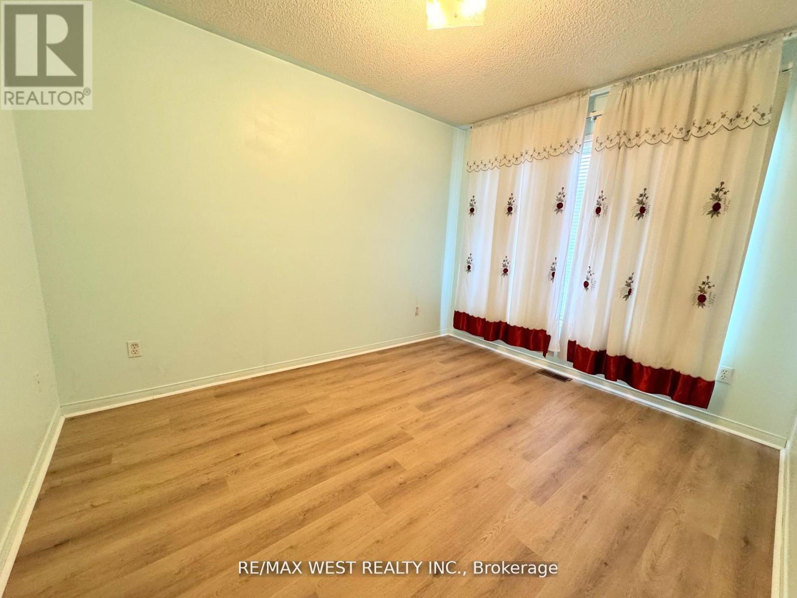 98 Four Seasons Circle, Brampton, Ontario  L7A 2A8 - Photo 30 - W12821108
