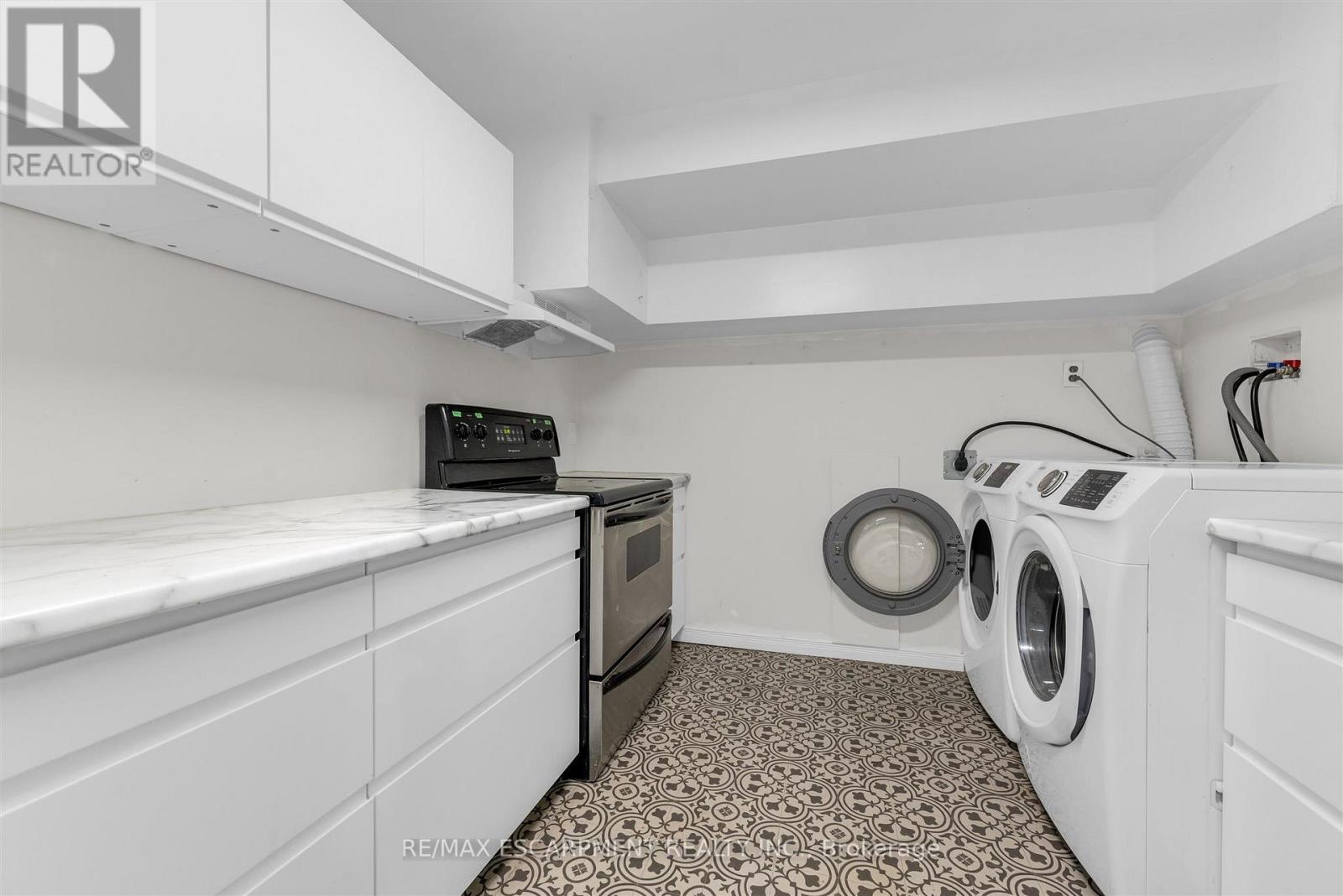 21 Lakeside Drive, Grimsby, Ontario  L3M 2K9 - Photo 32 - X12821094