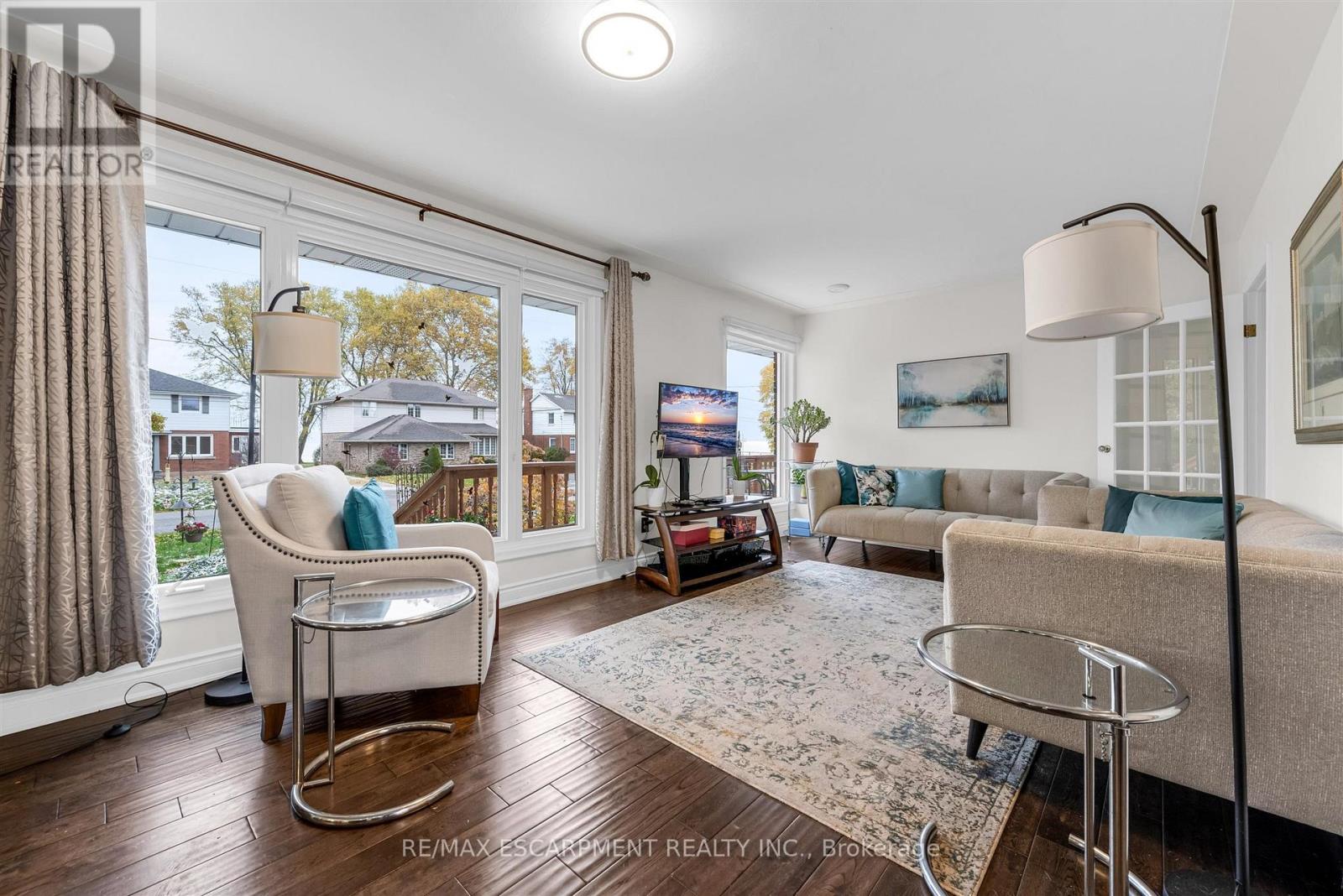 21 Lakeside Drive, Grimsby, Ontario  L3M 2K9 - Photo 7 - X12821094