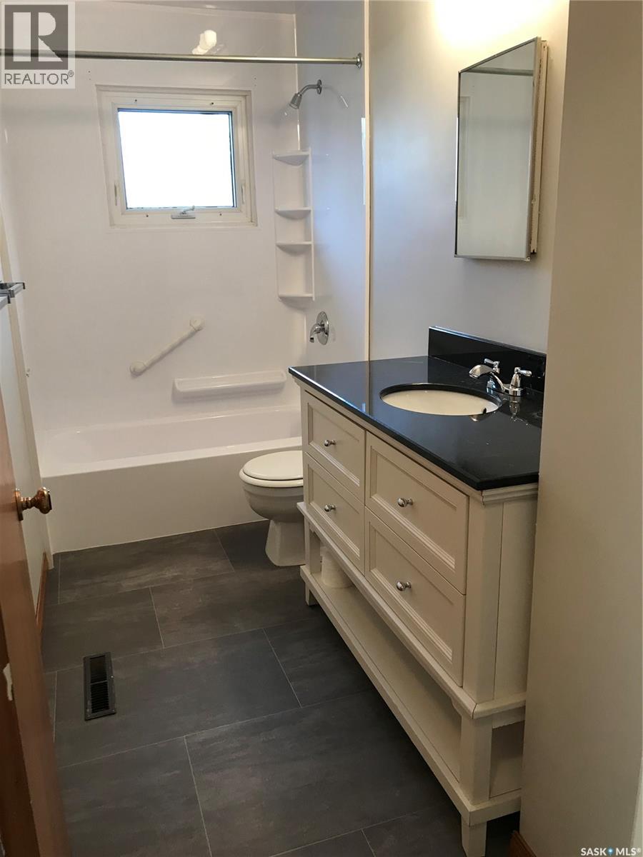 348 27th Street W, Prince Albert, Saskatchewan  S6V 4S1 - Photo 11 - SK029182