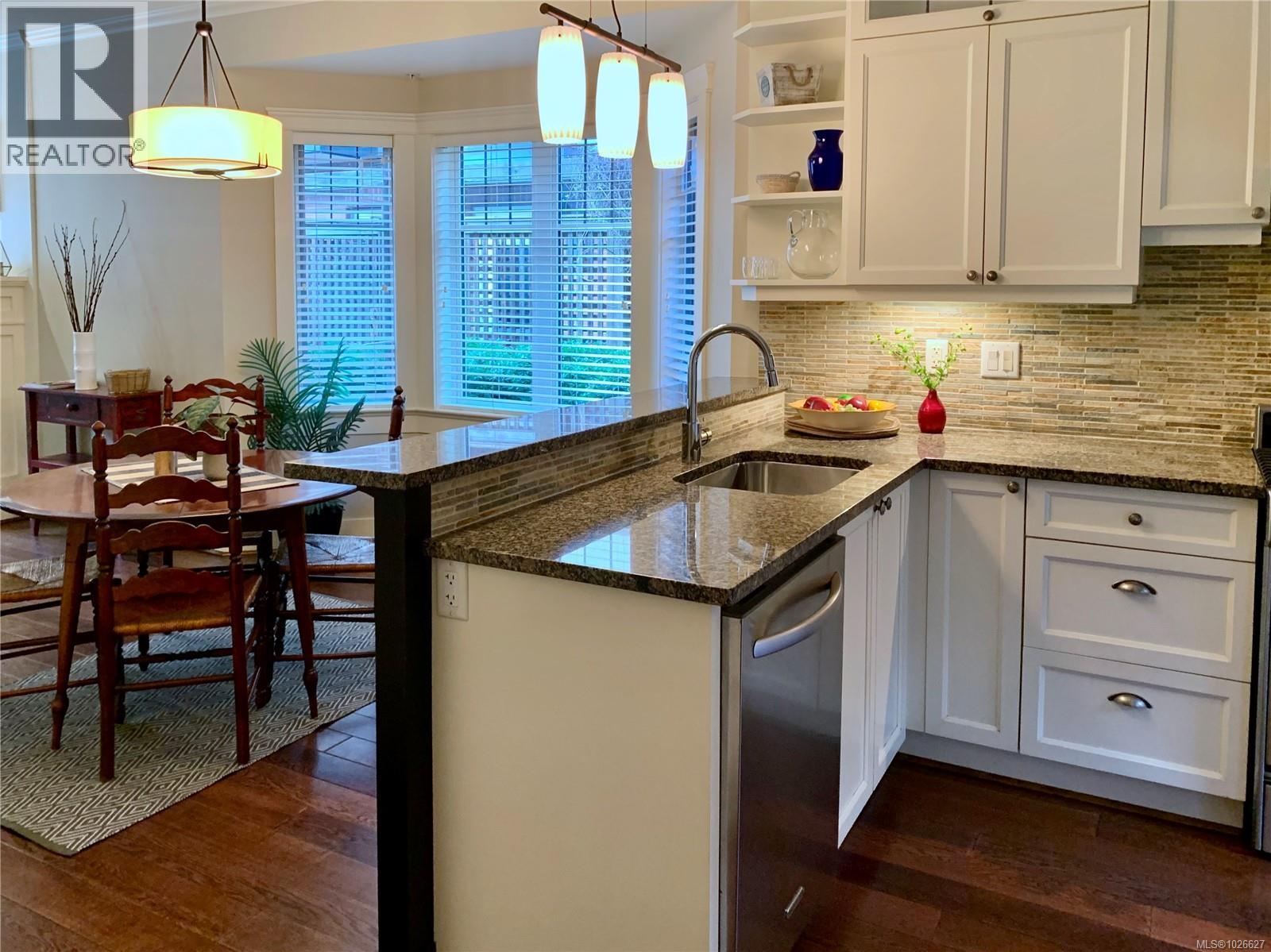 15 675 Superior St, Victoria, British Columbia  V8V 1V1 - Photo 13 - 1026627