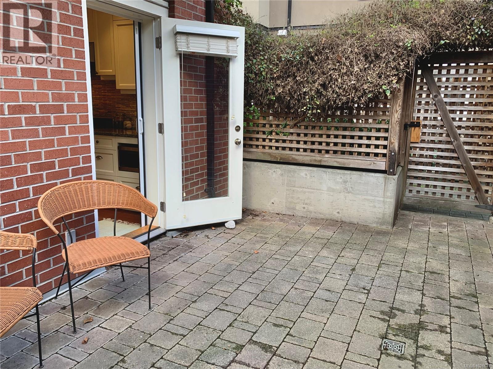 15 675 Superior St, Victoria, British Columbia  V8V 1V1 - Photo 32 - 1026627