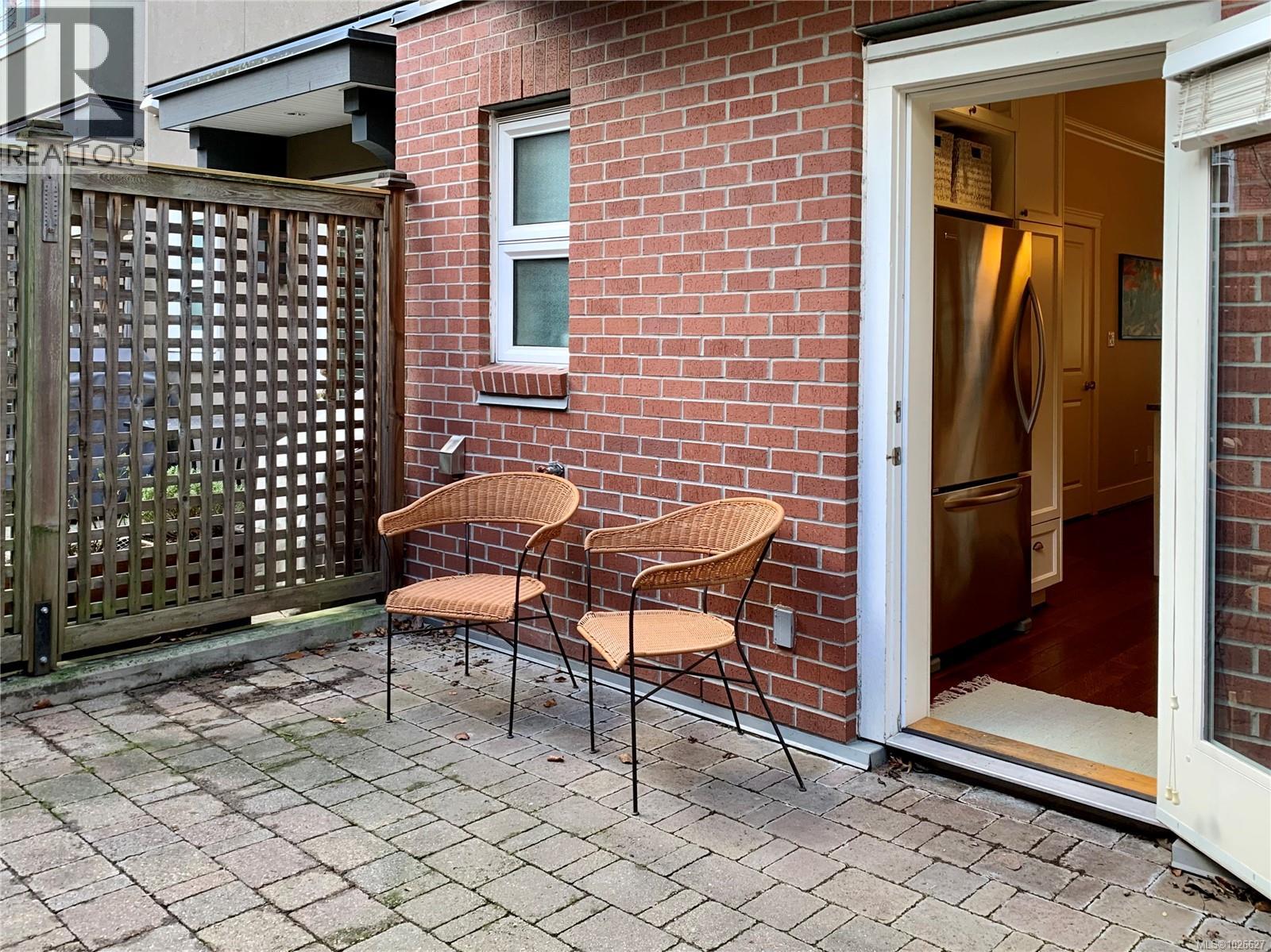 15 675 Superior St, Victoria, British Columbia  V8V 1V1 - Photo 31 - 1026627