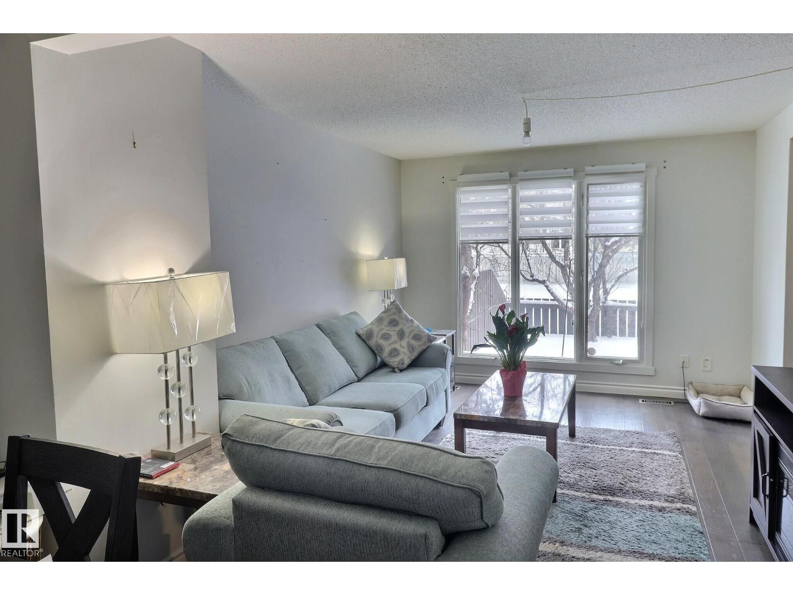 18285 84 AV NW, edmonton, Alberta