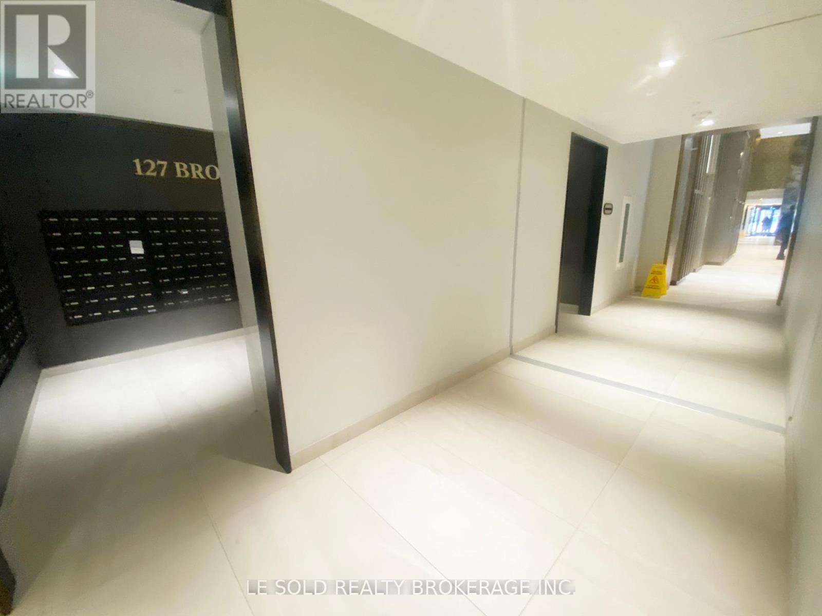 704 Room#4 - 127 Broadway Avenue, Toronto, Ontario  M4P 1V4 - Photo 6 - C12817520