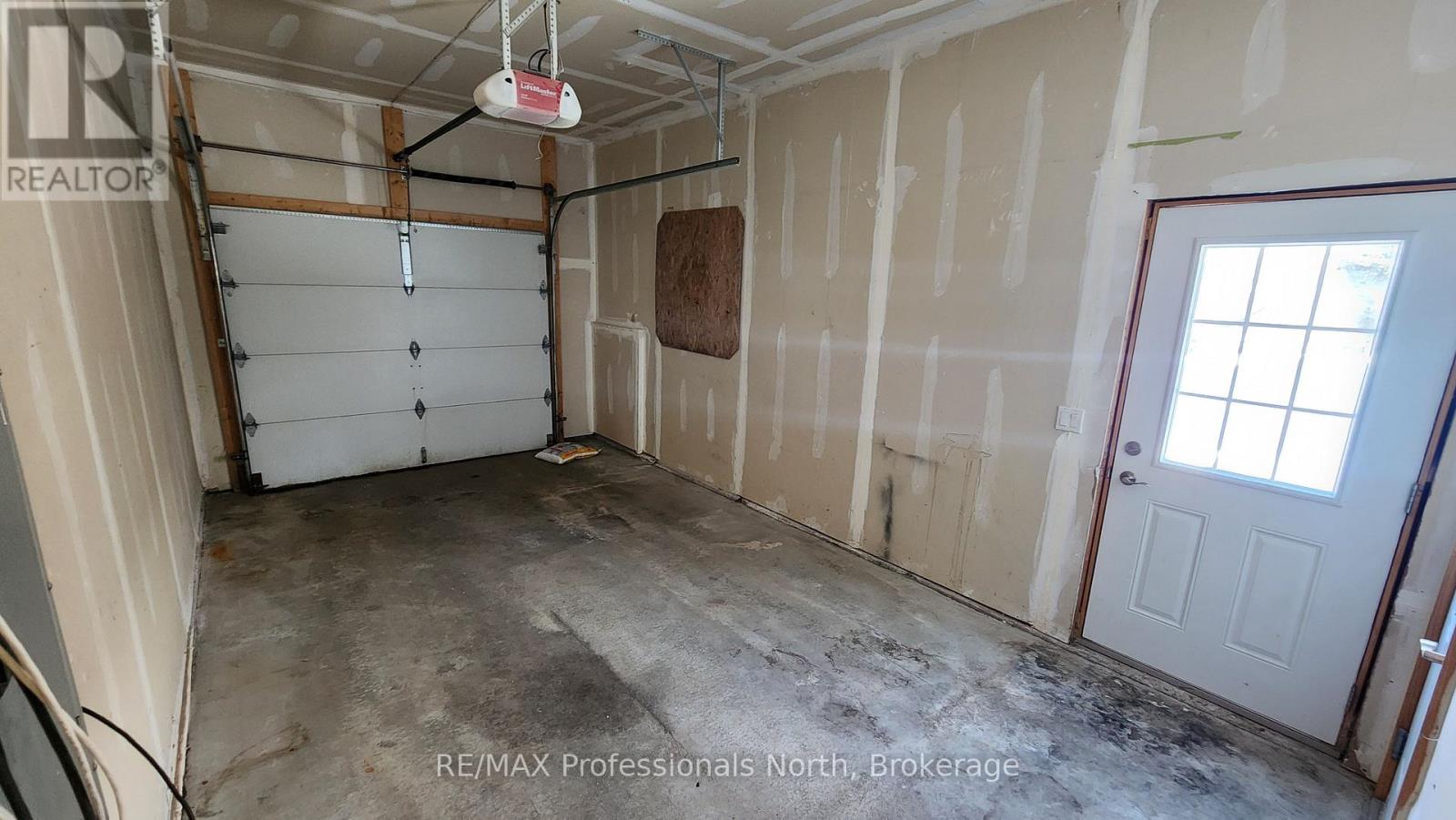 19 Duncan Street E, Huntsville (Chaffey), Ontario  P1H 1P6 - Photo 34 - X12821122