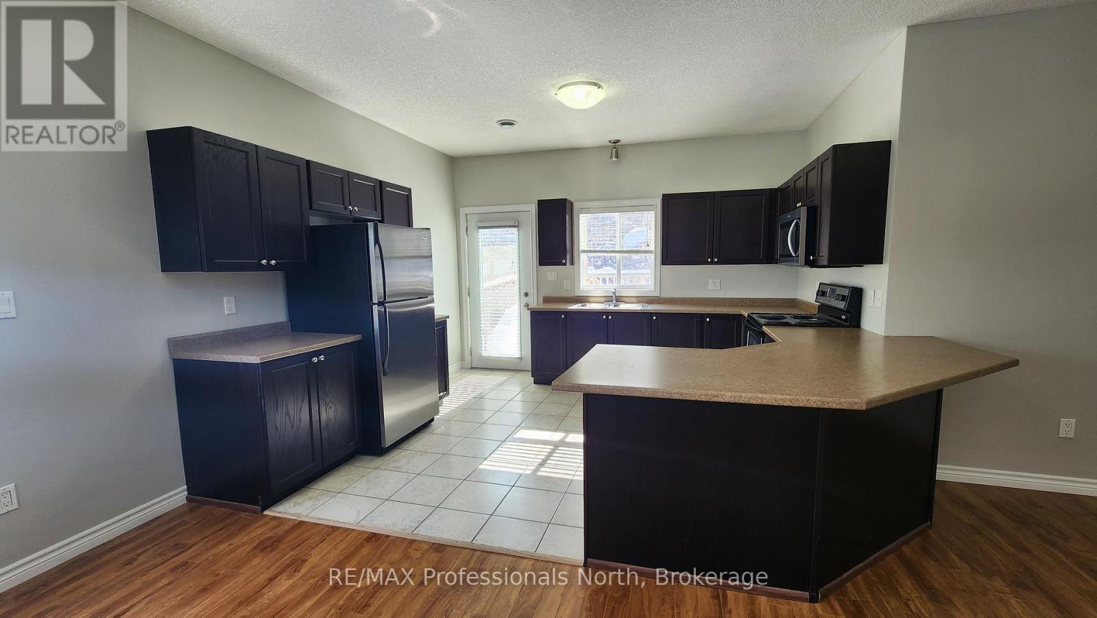 19 Duncan Street E, Huntsville (Chaffey), Ontario  P1H 1P6 - Photo 4 - X12821122