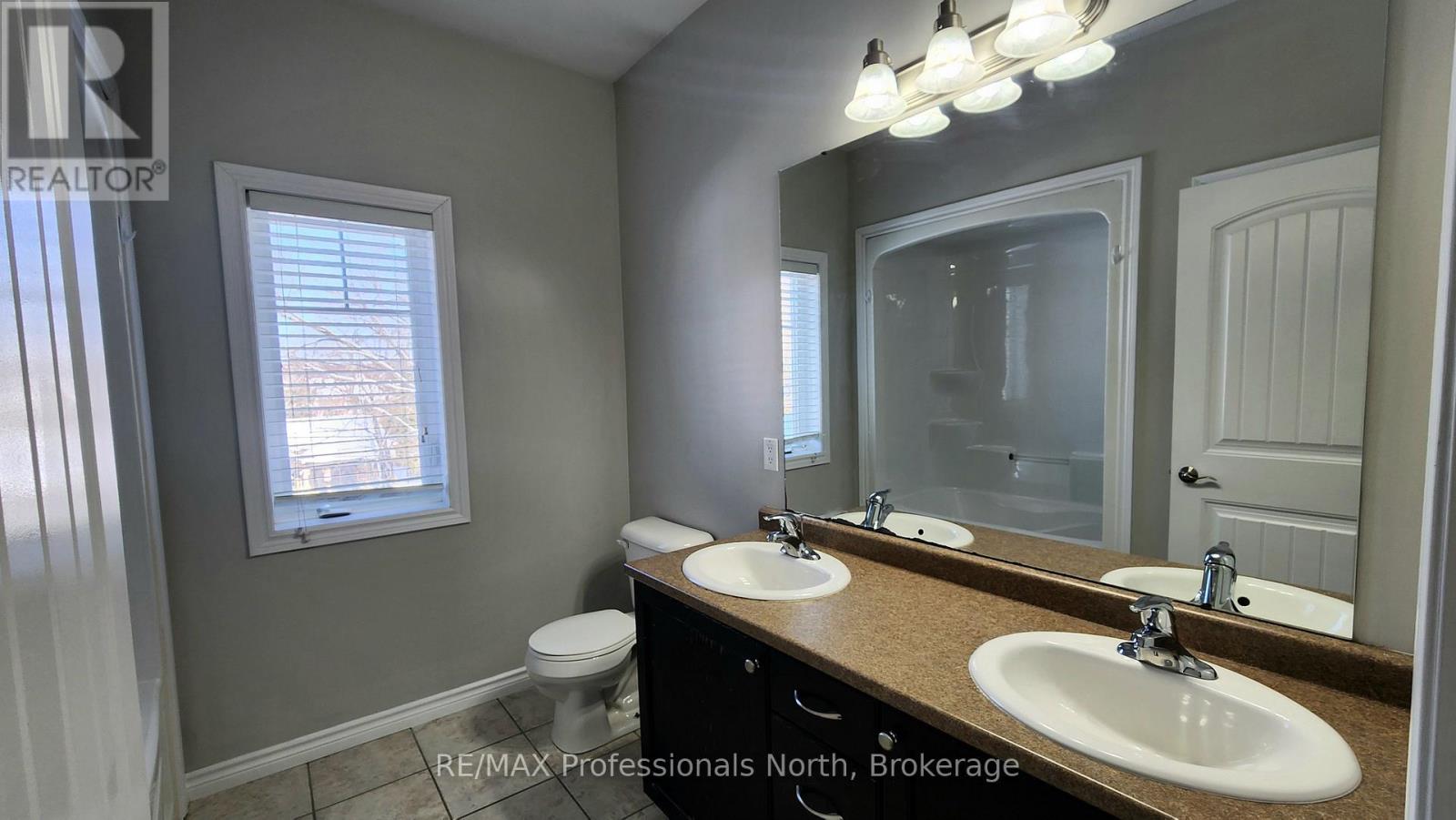 19 Duncan Street E, Huntsville (Chaffey), Ontario  P1H 1P6 - Photo 6 - X12821122