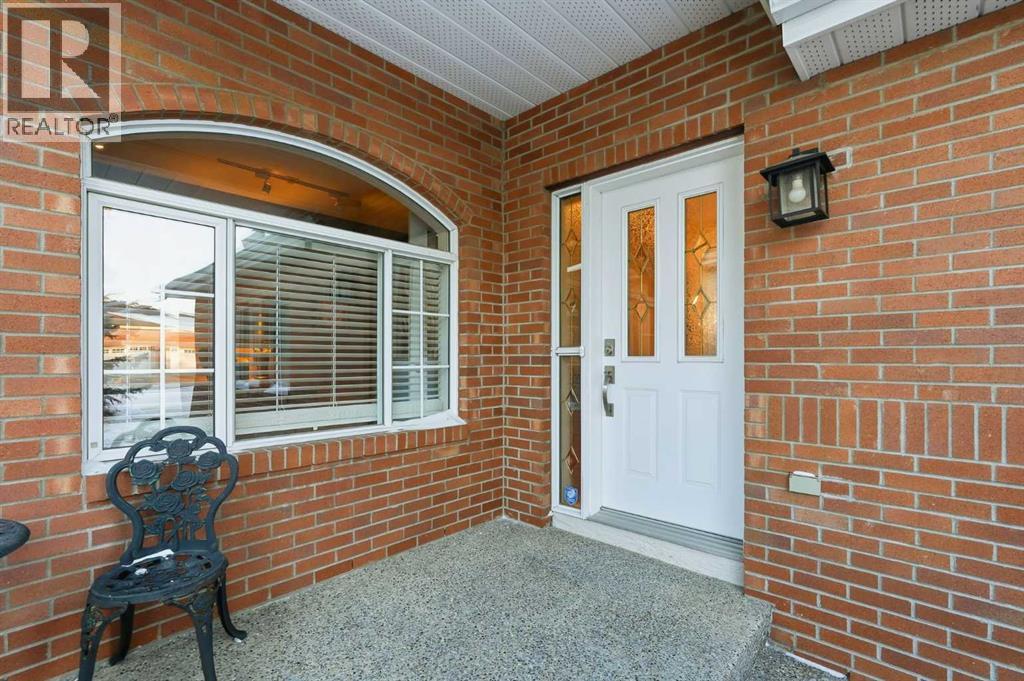 23 Prominence Point Sw, Calgary, Alberta T3H 3E8 - Photo 2 - A2288819