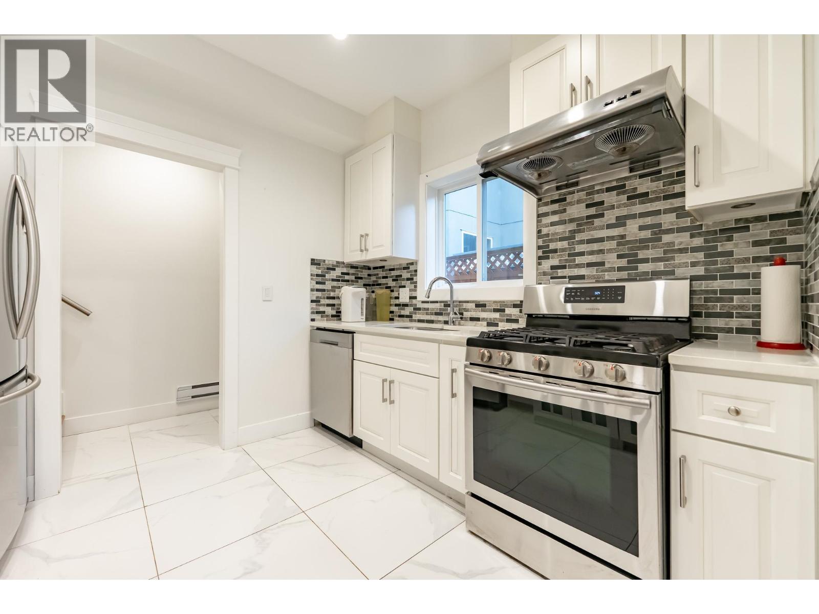 5258 Norfolk Street, Burnaby, British Columbia  V5G 1G2 - Photo 3 - R3092629