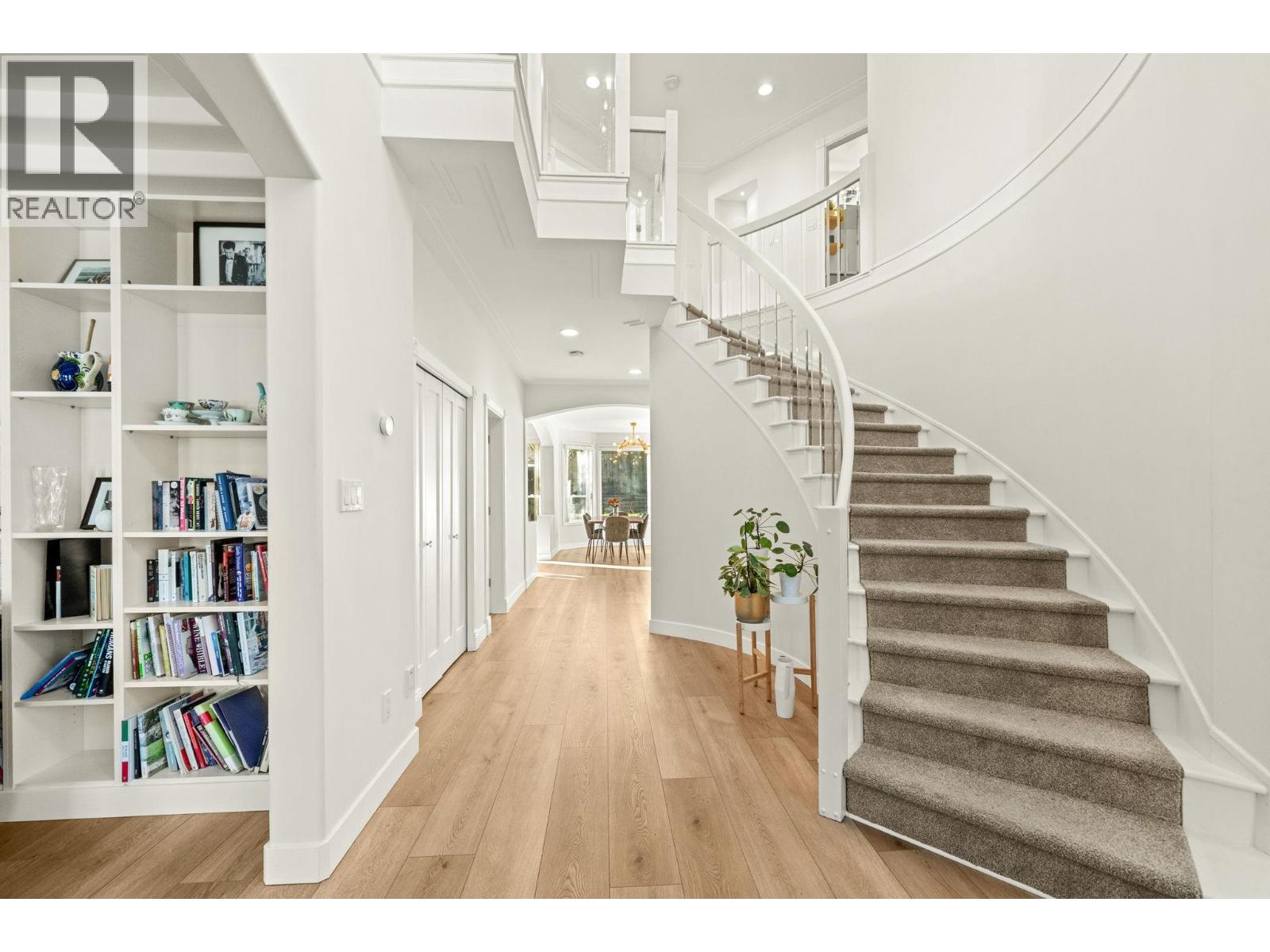 1725 Orkney Place, North Vancouver, British Columbia  V7H 2Z1 - Photo 3 - R3093691