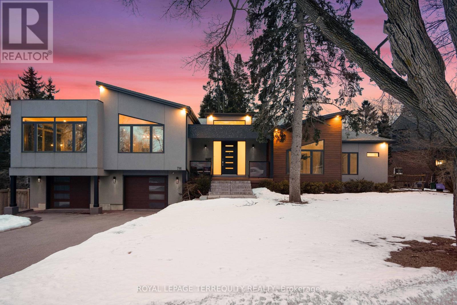 716 North Shore Boulevard E, Burlington, Ontario  L7T 1X6 - Photo 2 - W12820564