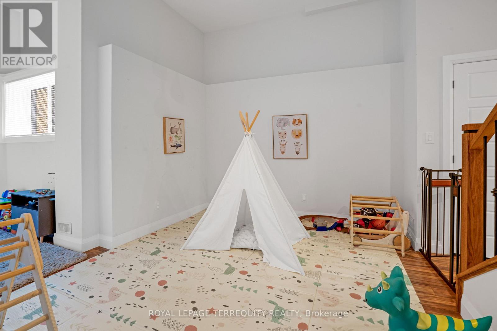 716 North Shore Boulevard E, Burlington, Ontario  L7T 1X6 - Photo 22 - W12820564